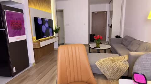 Roshelle online show from April 2026 12:28:02 PM