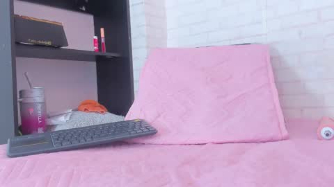 rosse_thompson11 online show from February 2025 08:42:02 PM