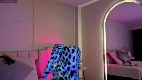 Snapshot of rossiie_hunt_ chatting on May 2026 12:12:02 PM rossiie_hunt_ online show from May 2026 12:12:02 PM