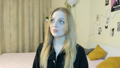 Im Luna online show from April 2026 10:23:02 PM