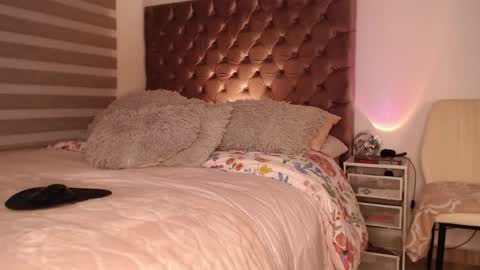 Rouss marie henao  online show from April 2026 12:05:02 AM