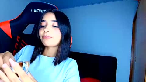 Snapshot of rousse_violet chatting on June 2026 01:30:02 AM rousse_violet online show from June 2026 01:30:02 AM