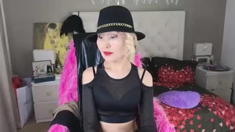Snapshot of roxalanastar chatting on June 2026 09:40:02 AM Roxalana online show from June 2026 09:40:02 AM