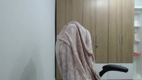 Roxana online show from April 2026 01:27:01 AM