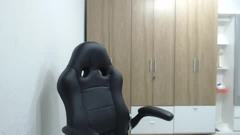 Roxana online show from April 2026 12:27:01 AM