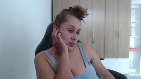 Roxana online show from April 2026 06:36:02 PM
