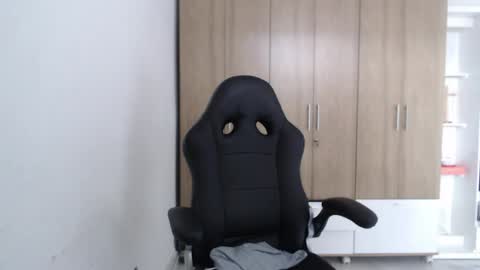 Roxana online show from April 2026 08:57:02 PM