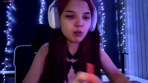 Snapshot of roxiepiurkowski chatting on June 2026 03:54:01 PM Hana online show from June 2026 03:54:01 PM