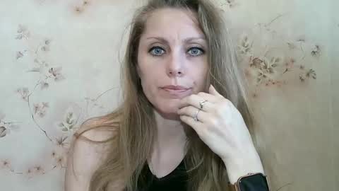 roxyfox18x01 online show from April 2026 07:00:02 AM