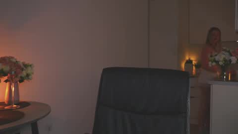 Mila online show from April 2026 05:15:01 PM