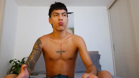 Snapshot of russell_adams_ chatting on March 2026 05:06:01 PM R U S S E L L online show from March 2026 05:06:01 PM