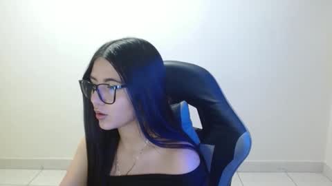 Sahaliefox  online show from April 2026 10:24:02 PM