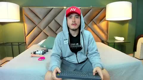 Snapshot of salvattore_muller chatting on April 2026 01:30:01 AM Salvatore online show from April 2026 01:30:01 AM