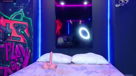 Samantha Decker online show from May 2026 05:37:02 AM