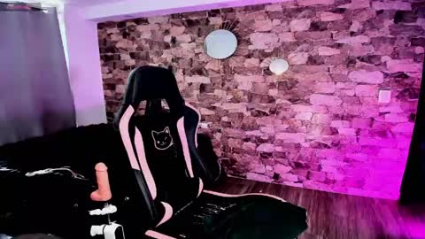 samiacooper25 online show from April 2026 12:32:01 PM