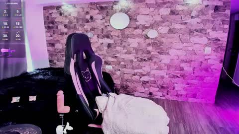 samiacooper25 online show from April 2026 06:10:01 PM