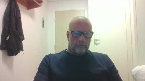 sandnesrune523 online show from February 2026 06:04:02 PM