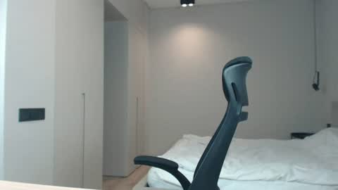 DeAlex online show from July 2026 09:28:01 AM