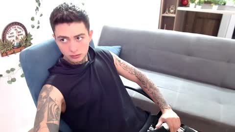 Snapshot of santi_ss chatting on April 2026 02:04:02 PM santi_ss online show from April 2026 02:04:02 PM