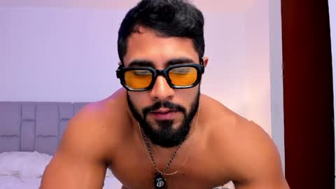 santiago_huntt online show from April 2026 09:18:02 PM