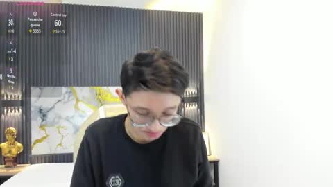 santiago_russo18 online show from October 2025 01:06:02 PM