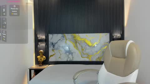 santiago_russo18 online show from October 2025 12:35:02 PM