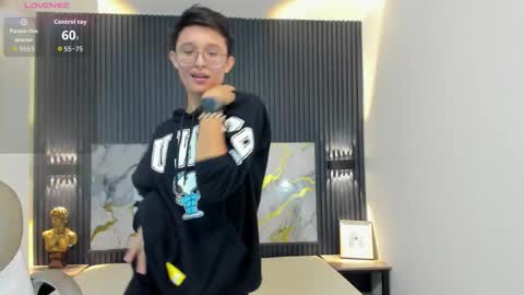 santiago_russo18 online show from October 2025 12:48:02 PM