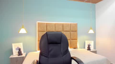 santiago_russo18 online show from October 2025 09:15:01 PM