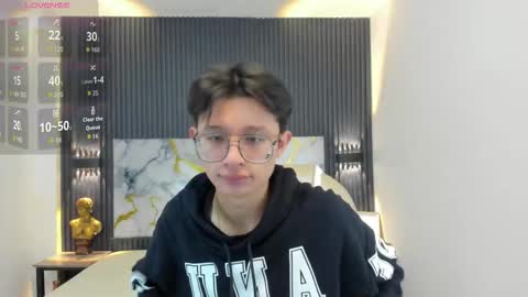 santiago_russo18 online show from October 2025 12:38:01 PM