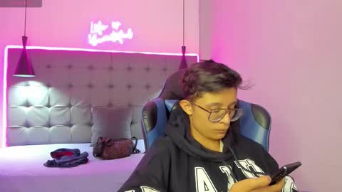 santiago_russo18 online show from February 2026 01:20:01 PM