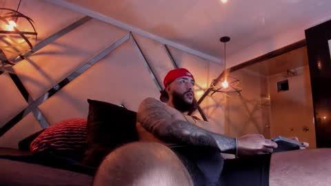 Santiago Hincapiie online show from March 2026 04:52:01 AM