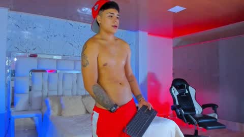 Santi Reyes online show from October 2025 01:28:01 AM