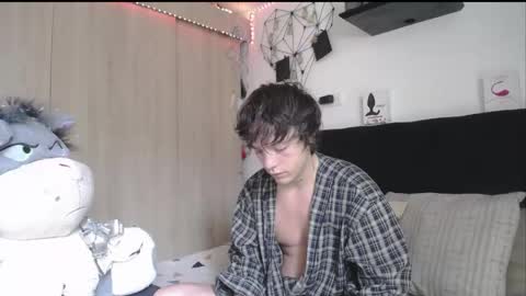 Santii online show from April 2026 01:23:01 PM