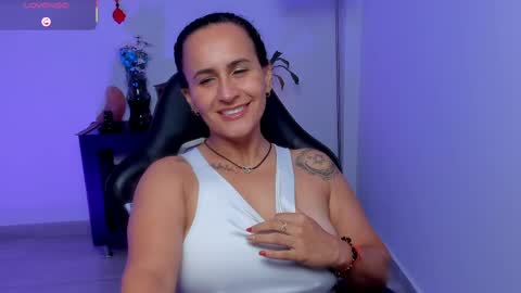 Snapshot of sara_charmy chatting on June 2026 11:42:02 PM online show from June 2026 11:42:02 PM