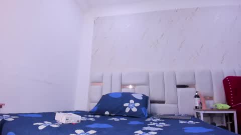 sara_sm1th_ online show from May 2026 11:49:02 AM