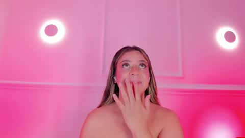 Sarah Bonneth online show from April 2026 01:20:01 PM