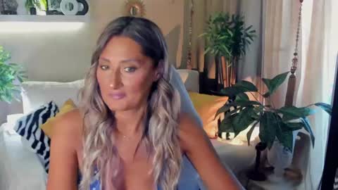 Divine Sarah NONUDE model online show from July 2026 02:35:02 PM
