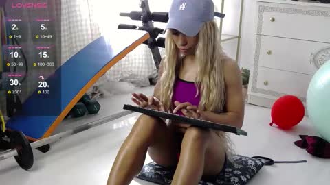 sarahraiynex online show from March 2026 12:22:01 PM