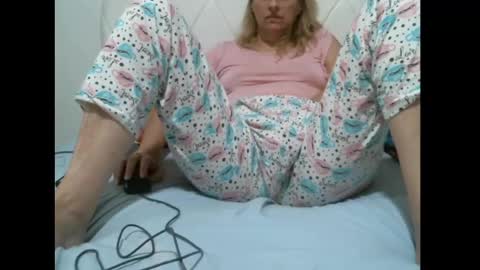 Snapshot of sarasexx33 chatting on January 2025 05:27:01 AM sarasexx33 online show from January 2025 05:27:01 AM