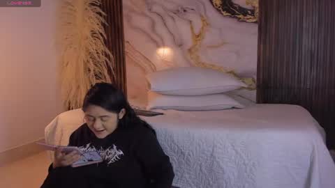 Snapshot of scarlet__rose_ chatting on July 2026 11:36:01 AM scarlet__rose_ online show from July 2026 11:36:01 AM
