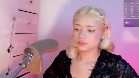 scarlet_gold online show from April 2026 01:49:02 AM