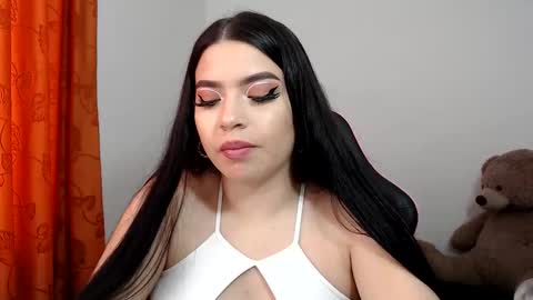 Snapshot of scarletlux_ chatting on February 2026 05:20:02 PM Scarlet online show from February 2026 05:20:02 PM