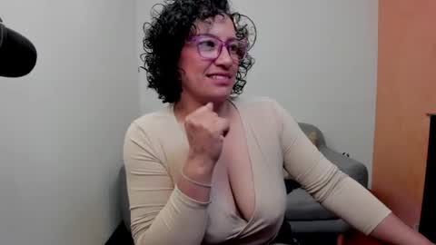 Scarlett sax online show from June 2026 10:34:02 PM