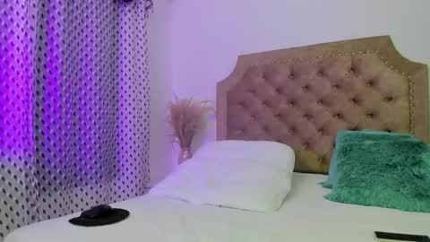 scarlett_star01 online show from March 2026 01:04:02 PM