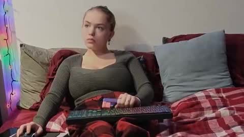 ScarredThighs online show from December 2025 06:45:02 PM