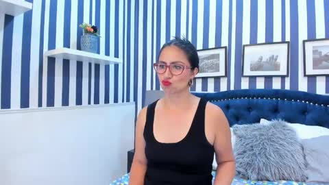 Snapshot of scarrlet_fox chatting on April 2026 08:14:02 PM Scarlet online show from April 2026 08:14:02 PM