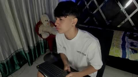 sebas_pretty7 online show from December 2025 12:32:01 PM