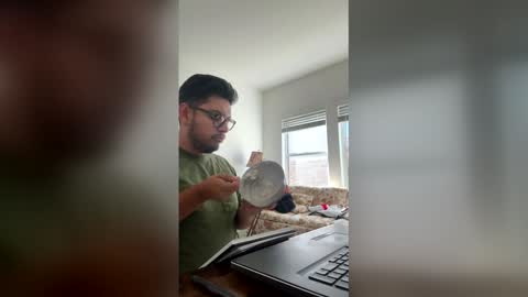 Snapshot of sebasbilbao7 chatting on March 2026 03:37:02 PM sebasbilbao7 online show from March 2026 03:37:02 PM