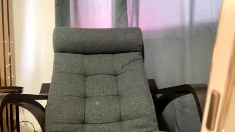 Anni online show from November 2025 12:16:02 PM