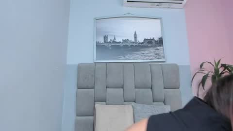 Selene online show from April 2026 07:44:01 PM